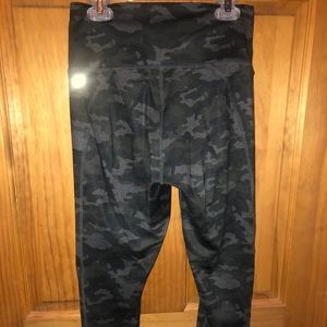 Fabletics Gray camo leggings